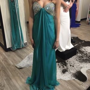 La Femme prom dress NWT!!